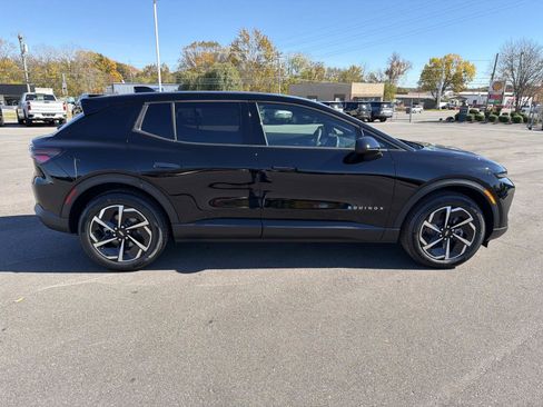 New 2026 Chevrolet Equinox EV LT image 15