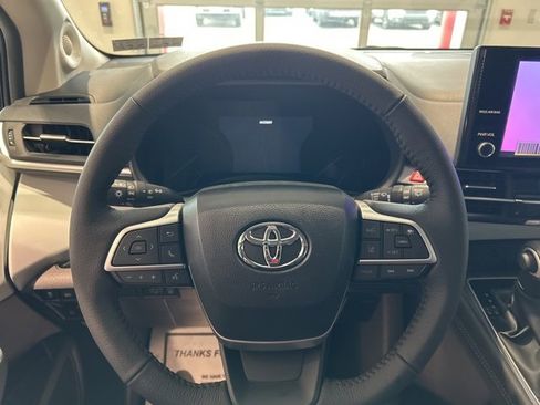 New 2026 Toyota Sienna XLE image 11