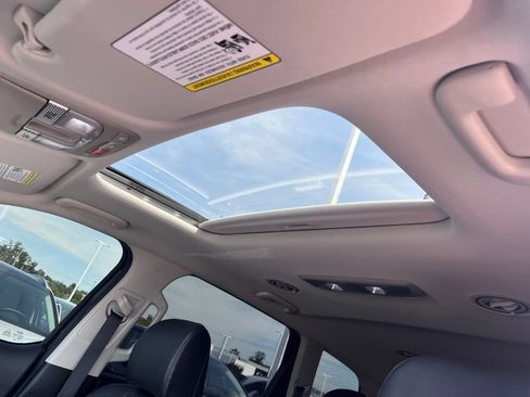 Certified 2025 Kia Telluride S FWD image 19