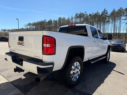 Used 2018 GMC Sierra 2500 Denali w/ Duramax Plus Package AWD/4WD image 4