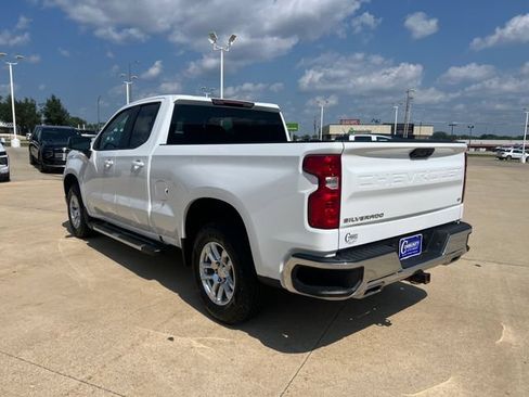 Used 2023 Chevrolet Silverado 1500 LT AWD/4WD image 3