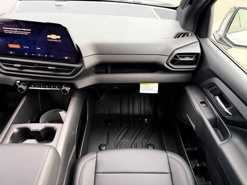 New 2026 Chevrolet Silverado EV W/T AWD/4WD image 24