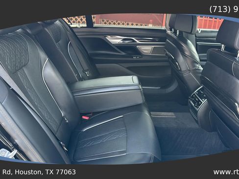 Used 2020 BMW 750i xDrive w/ Executive Package image 30