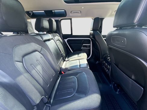 Used 2020 Land Rover Defender 110 SE image 29