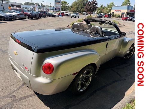 Used 2005 Chevrolet SSR w/ Preferred Equipment Group RWD image 9