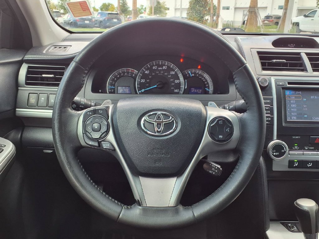 Used 2013 Toyota Camry SE w/ Leather Pkg FWD image 30