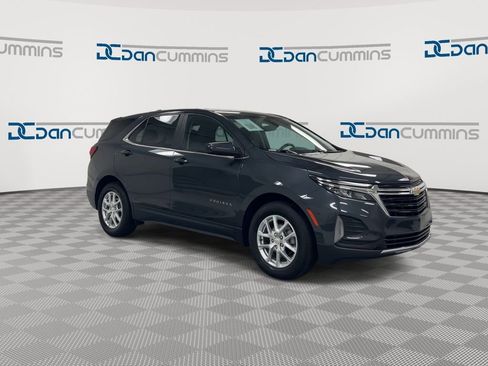 Used 2022 Chevrolet Equinox LT image 2