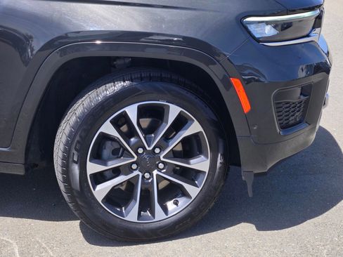 Used 2022 Jeep Grand Cherokee L Overland w/ Luxury Tech Group IV AWD/4WD image 9
