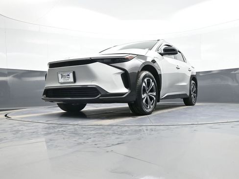 Used 2023 Toyota bZ4X XLE w/ Weather Package image 26