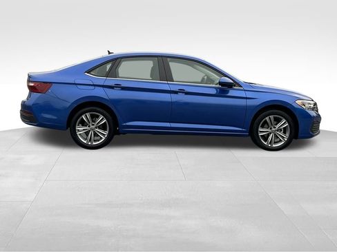 Used 2024 Volkswagen Jetta SE image 3