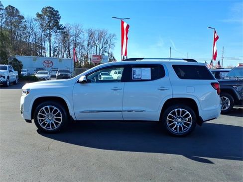 Used 2022 GMC Acadia Denali w/ Denali Technology Package image 3