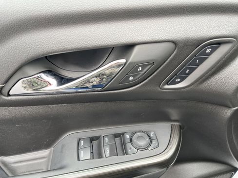 Used 2023 GMC Acadia SLT w/ Preferred Package image 18