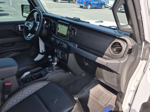 Used 2022 Jeep Wrangler Unlimited Sahara AWD/4WD image 28