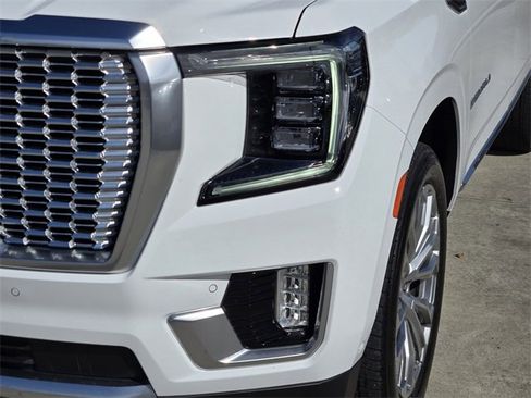 Used 2024 GMC Yukon XL Denali w/ Advanced Technology Package image 9