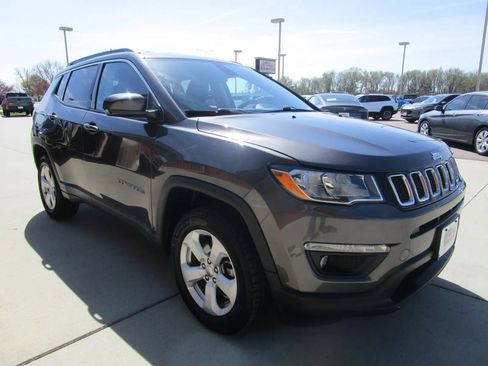 Used 2018 Jeep Compass Latitude AWD/4WD image 5