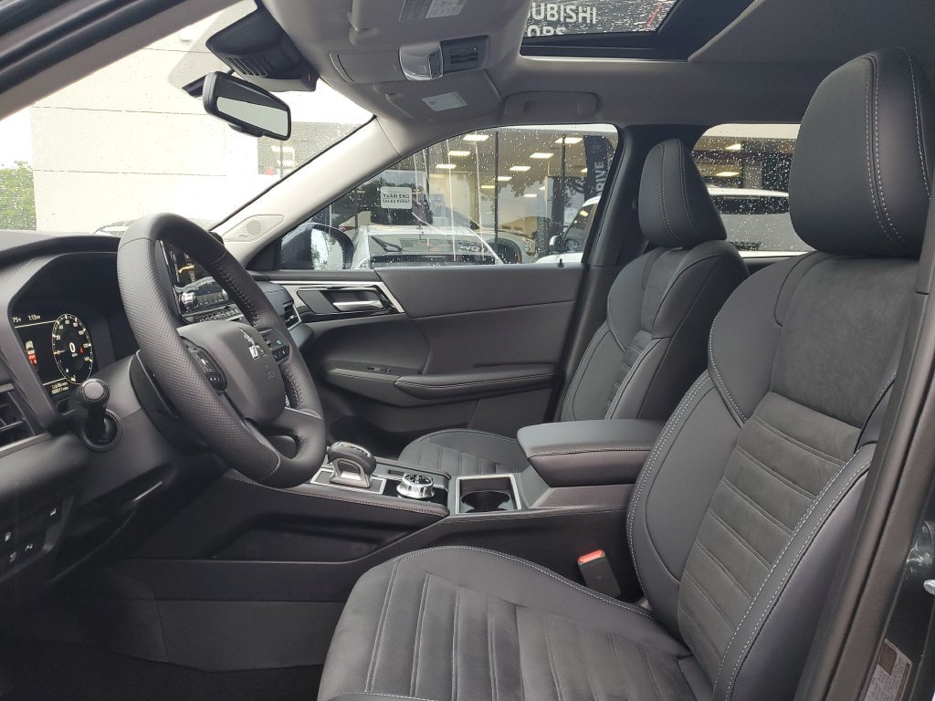 Used 2025 Mitsubishi Outlander SE AWD/4WD image 15