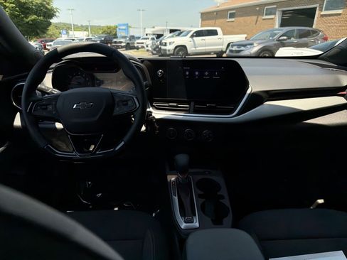Used 2024 Chevrolet Trax RS FWD image 20