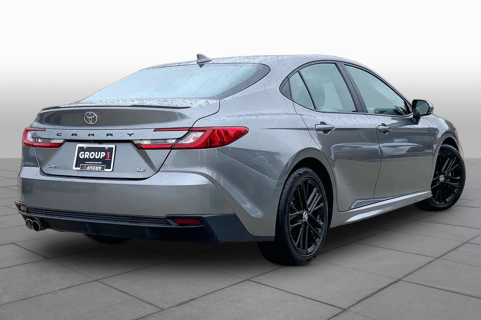 Used 2025 Toyota Camry SE FWD image 12