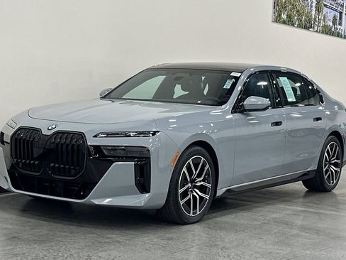 Used 2024 BMW 760i xDrive w/ Executive Package AWD/4WD image 8