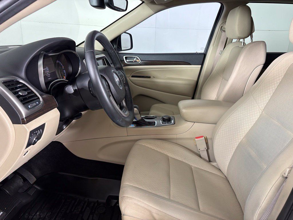Used 2018 Jeep Grand Cherokee Laredo AWD/4WD image 21