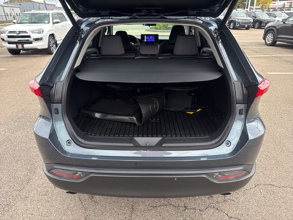 Used 2023 Toyota Venza LE AWD/4WD image 7