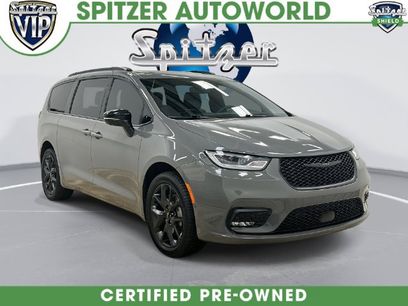 Used 2023 Chrysler Pacifica Limited w/ S Appearance Package