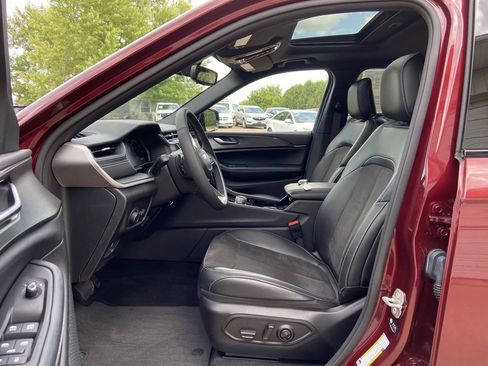 Used 2023 Jeep Grand Cherokee L Laredo AWD/4WD image 10