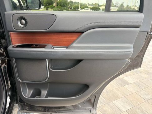 Used 2022 Lincoln Navigator Reserve RWD image 21