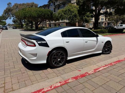 Used 2018 Dodge Charger R/T RWD image 9