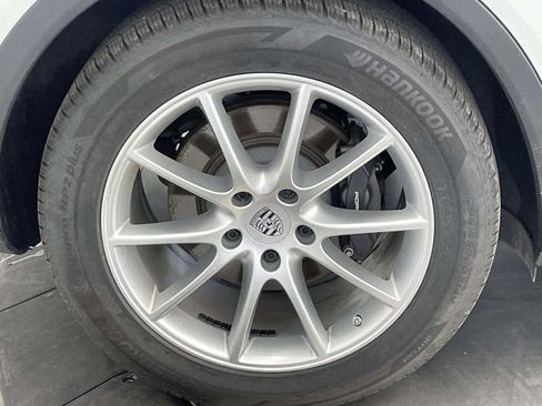 Used 2024 Porsche Cayenne image 13
