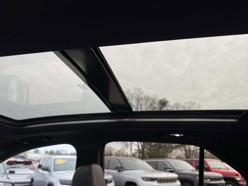 Used 2023 Chevrolet Equinox RS image 11