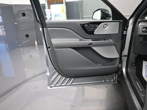 Used 2021 Lincoln Aviator Reserve w/ Equipment Group 202A image 13