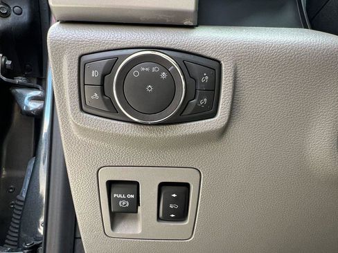 Used 2020 Ford F150 Lariat image 16