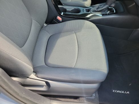 Used 2020 Toyota Corolla LE FWD image 18