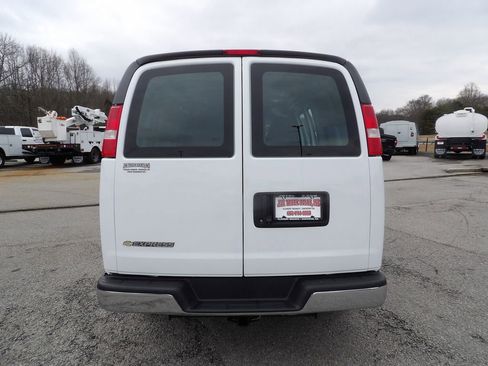 Used 2022 Chevrolet Express 2500 w/ Driver Convenience Package image 6