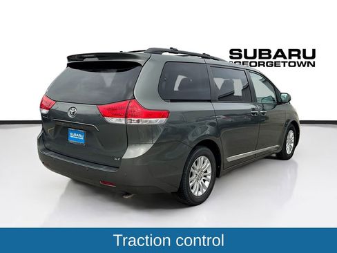 Used 2014 Toyota Sienna XLE image 7
