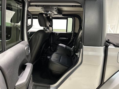 Used 2020 Jeep Gladiator Overland AWD/4WD image 23