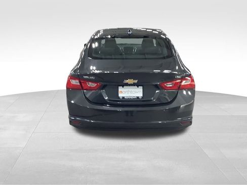 Used 2017 Chevrolet Malibu LT image 8