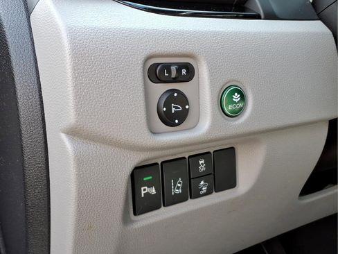 Used 2018 Honda Pilot Touring image 14