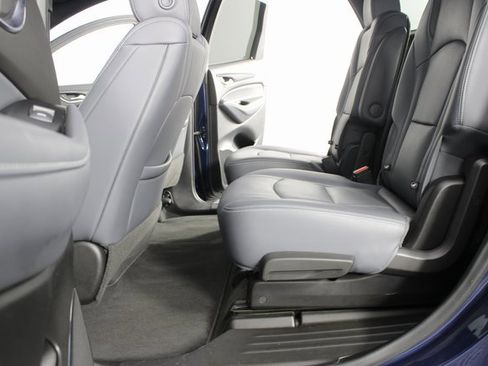 Used 2022 Buick Enclave Essence image 16