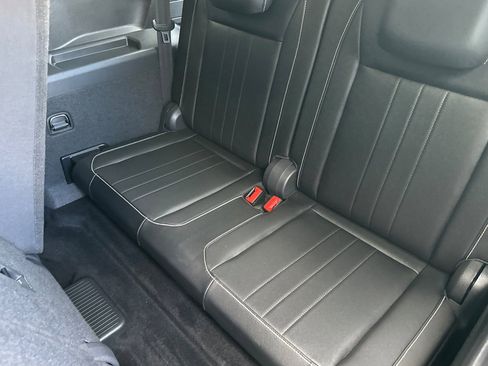 Certified 2023 Volkswagen Tiguan SE w/ Panoramic Sunroof Package FWD image 15