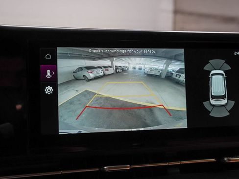 Used 2024 Kia Carnival EX FWD image 25