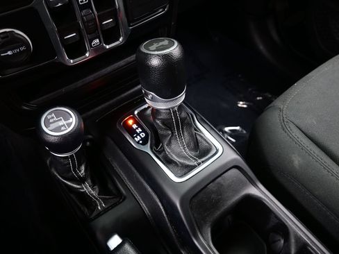 Used 2021 Jeep Wrangler Unlimited Sahara w/ Cold Weather Group AWD/4WD image 22