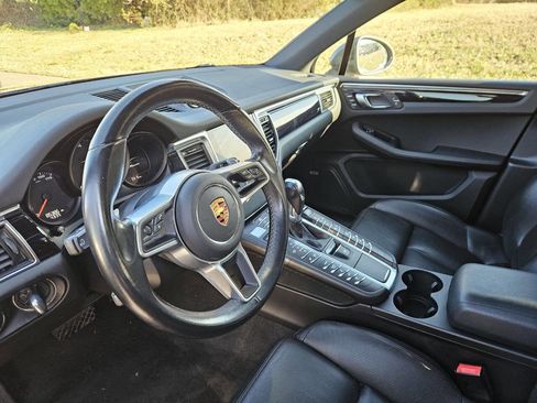 Used 2018 Porsche Macan image 11