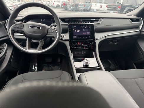 Used 2025 Jeep Grand Cherokee L Laredo w/ Luxury Tech Group I image 10