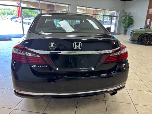 Used 2017 Honda Accord EX image 6