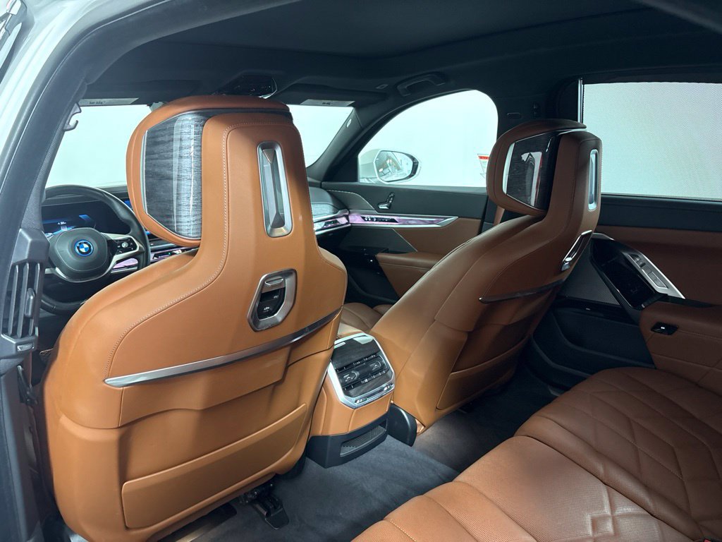 Certified 2024 BMW i7 eDrive50 RWD image 31