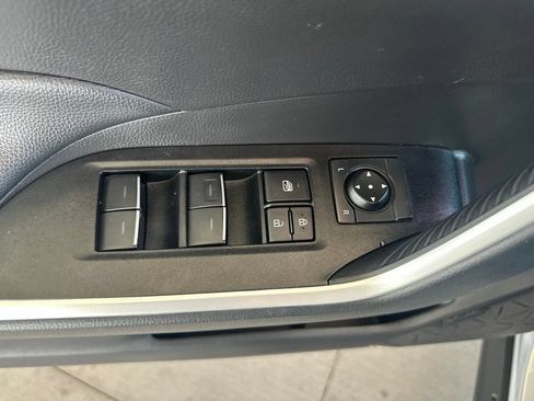 Used 2025 Toyota RAV4 XLE AWD/4WD image 23