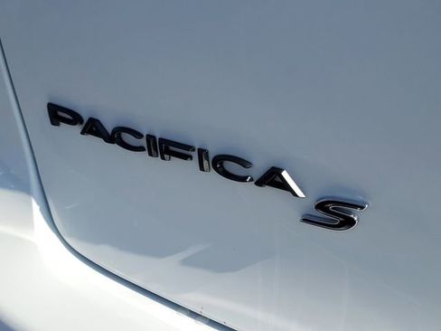 Used 2023 Chrysler Pacifica Limited w/ S Appearance Package image 7