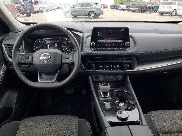 Used 2025 Nissan Rogue SV AWD/4WD image 31